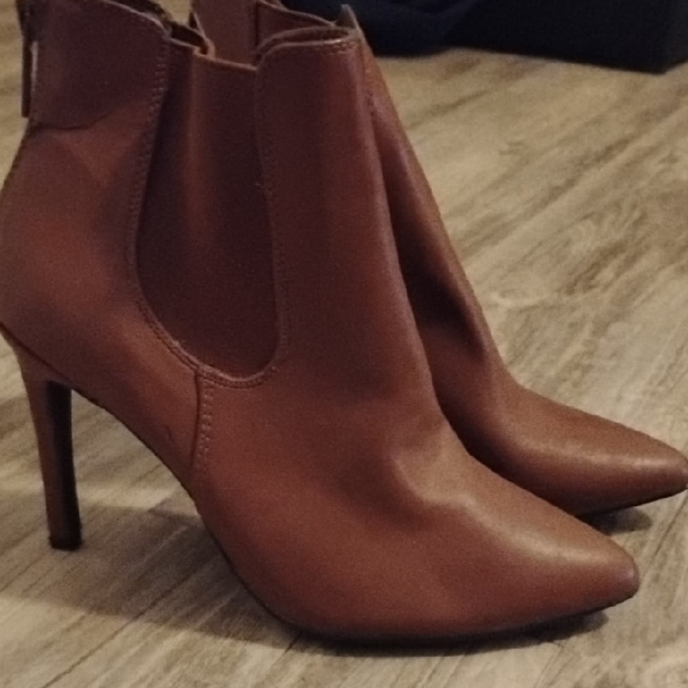 Elegant Brown Heeled Boots